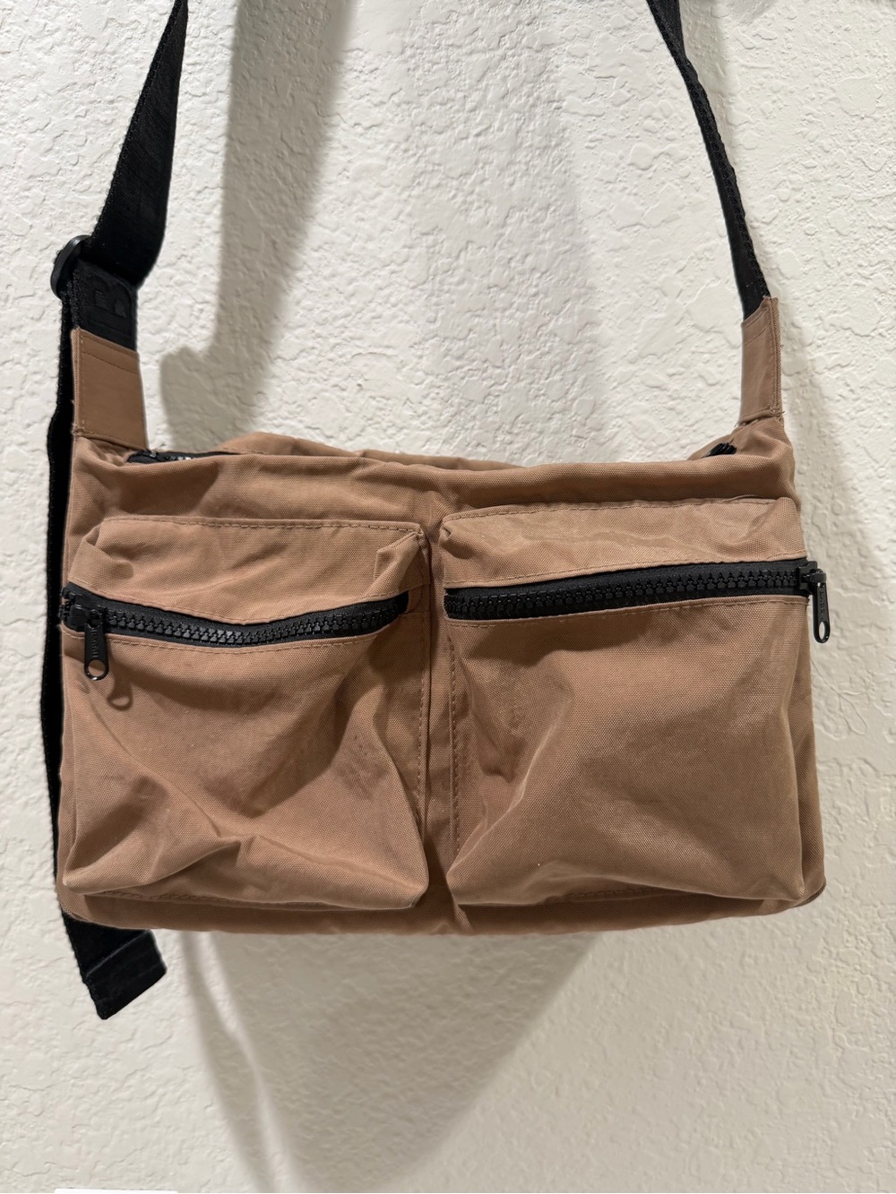 BAGGU MEDIUM CARGO CROSSBODY - CACOA - Picture 10 of 14